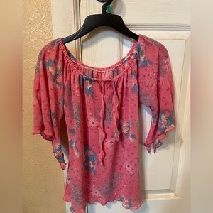 Super cute flowy blouse